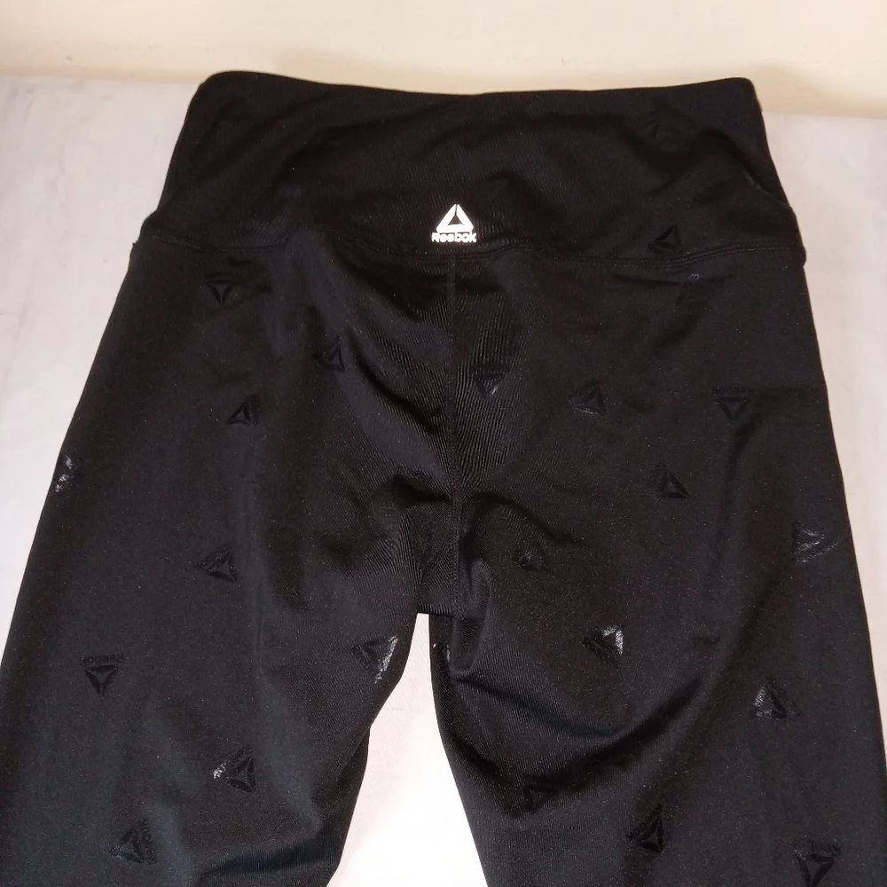 Reebok 3 Pc Bundle Capri Leggings, Shorts & Sports Bra Medium - Picture 11 of 16